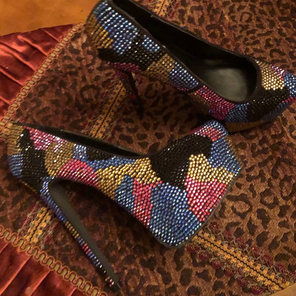 Steve Madden Camouflage Dyvinal Rhinestone Pumps